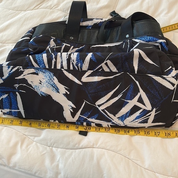 Fabletics 🔥sale🔥black blue and white athletic bag - Picture 16 of 16